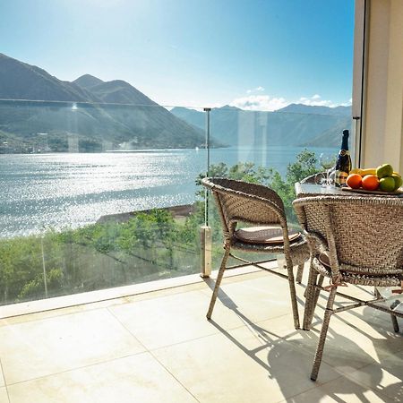 Sea View Apartment For 4 Kotor Exterior photo