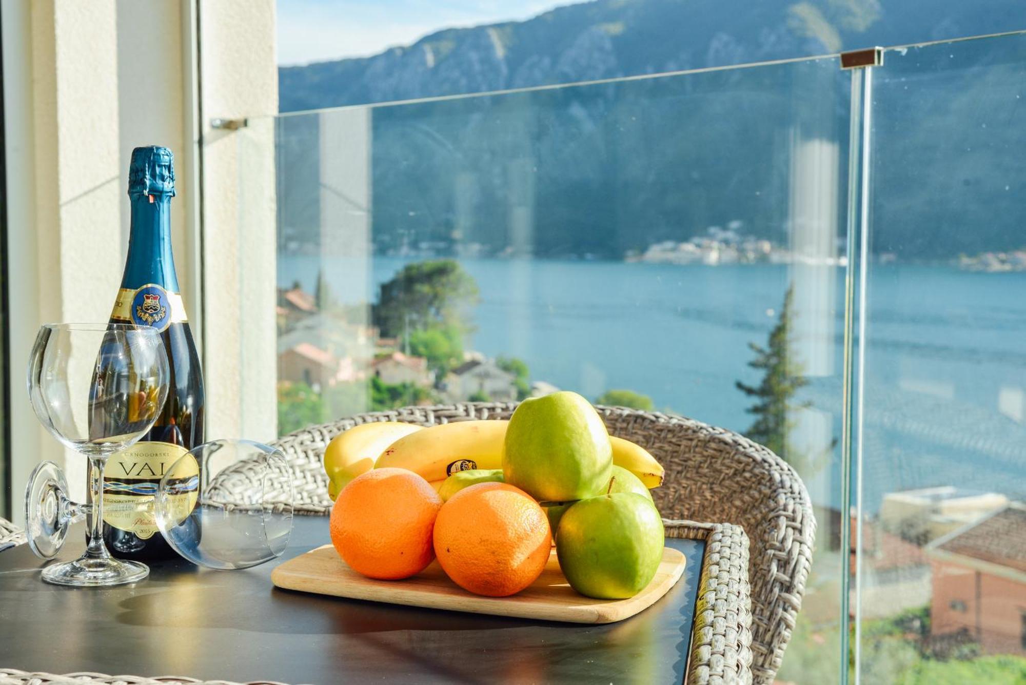 Sea View Apartment For 4 Kotor Exterior photo