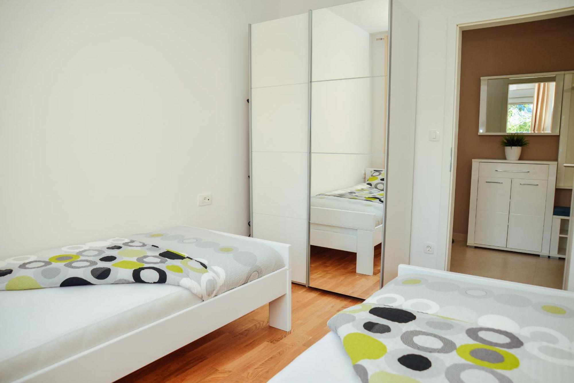 Sea View Apartment For 4 Kotor Exterior photo