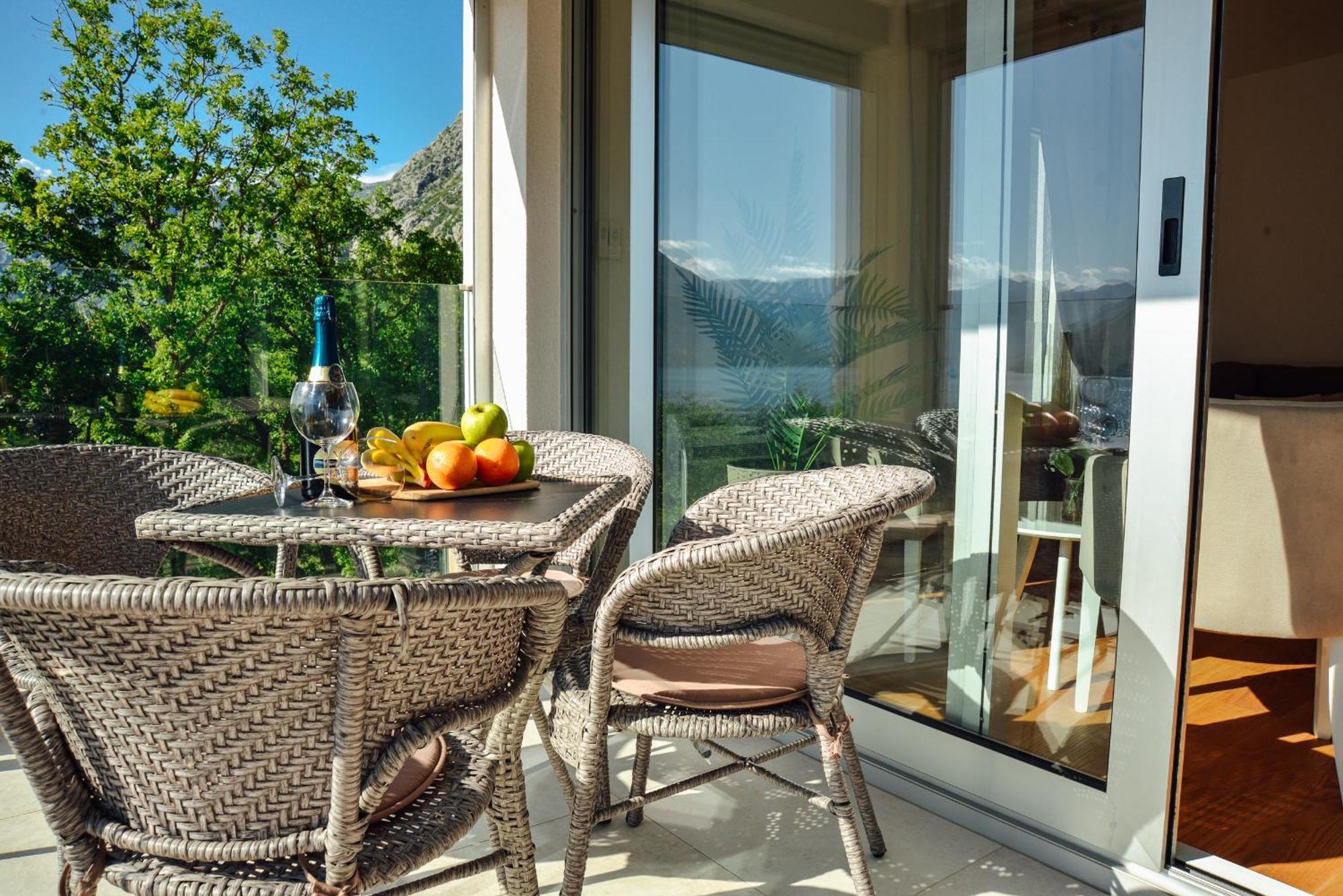 Sea View Apartment For 4 Kotor Exterior photo